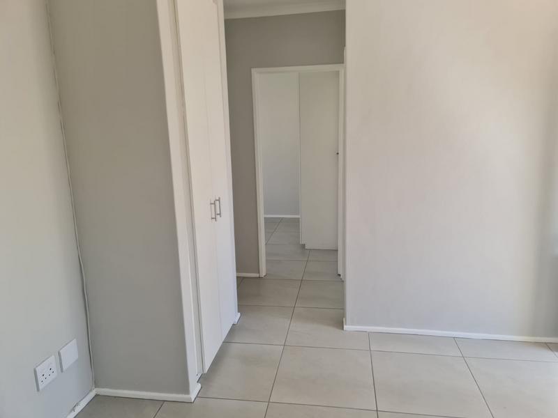 To Let 2 Bedroom Property for Rent in Oakglen Western Cape
